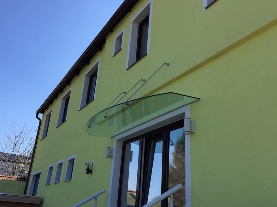 Glasvordach Abgehängtes Vordach